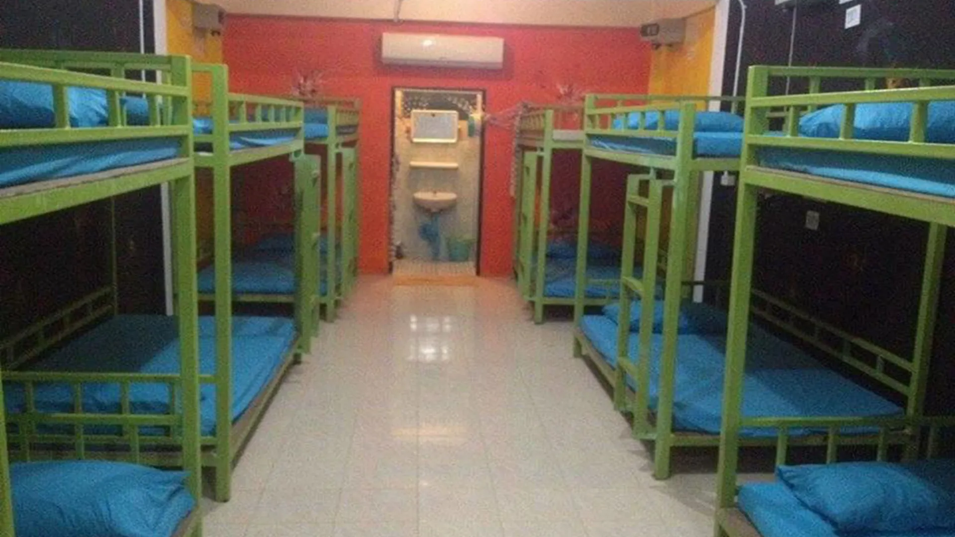 ホテル Hangover Hostel Ko Phi Phi